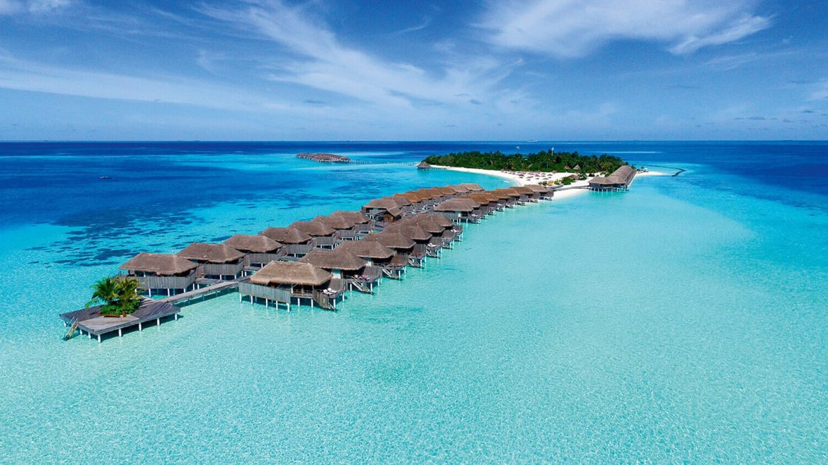 Hotel review constance moofushi drone shot Maldives